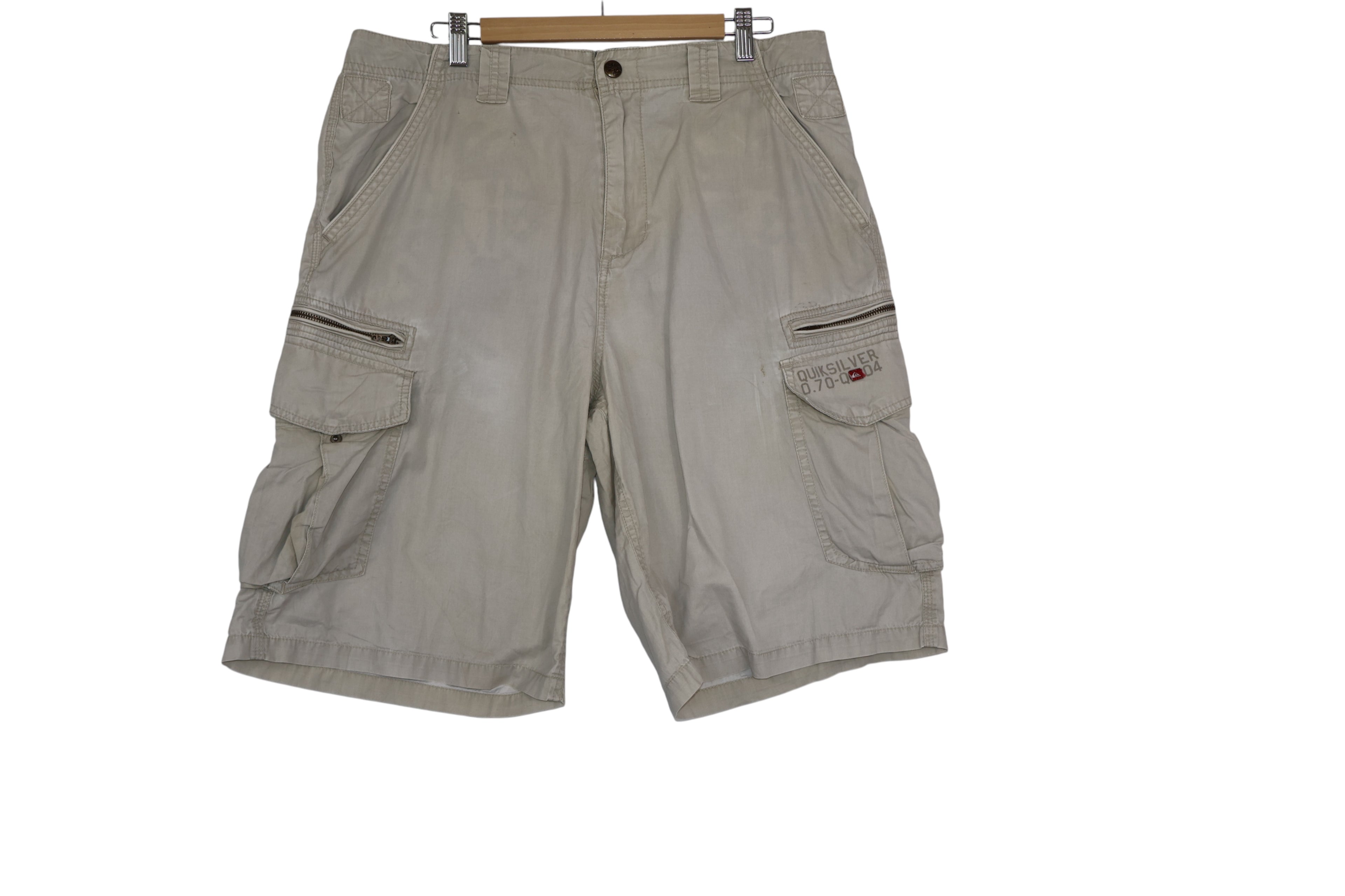 Vintage Quiksilver cargo shorts (Size 36)
